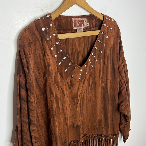 Vintage 80s Risky Western Fringe Top Boho Brown Suede Look Studded V-Neck Shirt - Picture 4 of 14